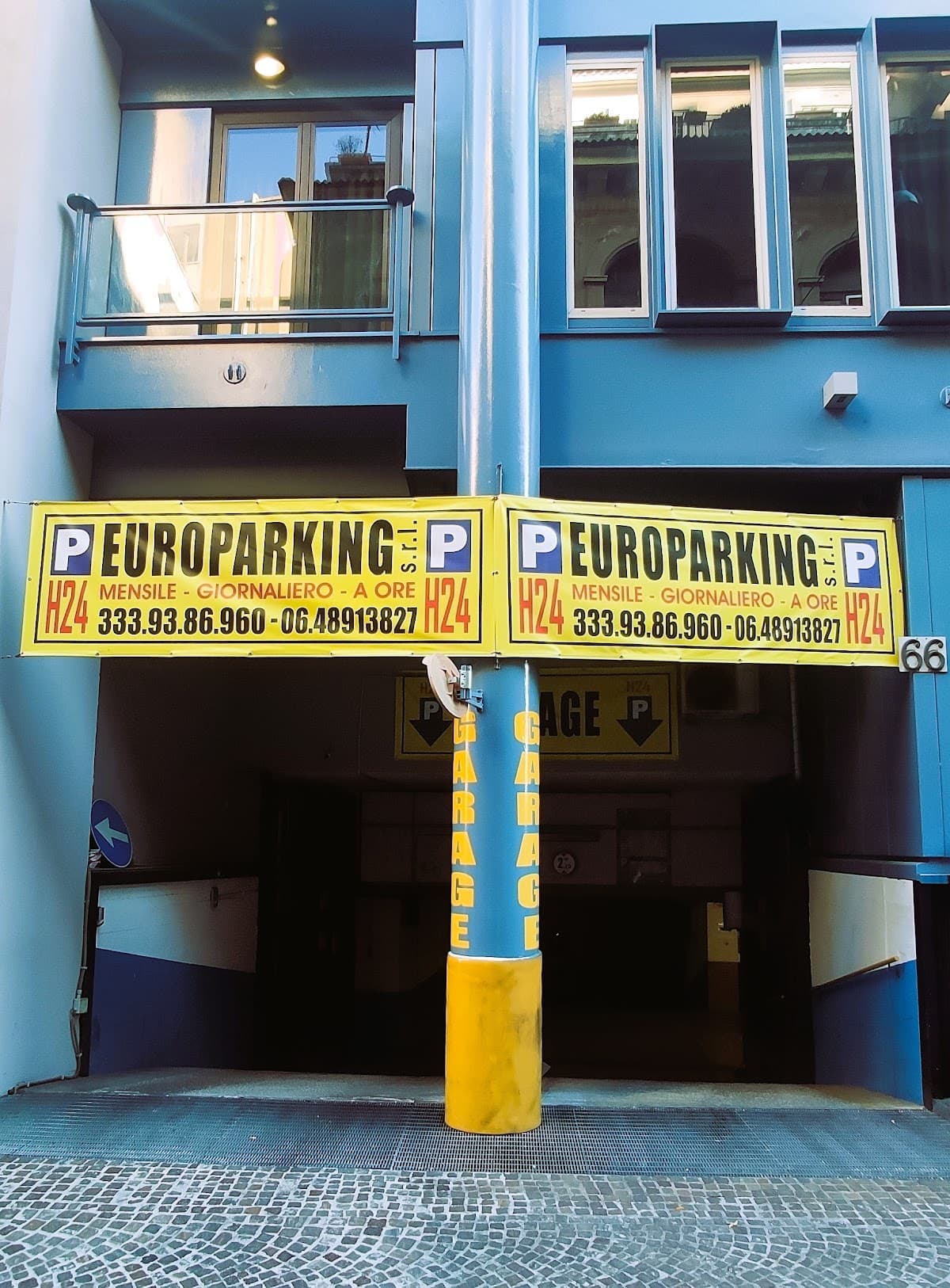 La entrada — Euro Parking Garage